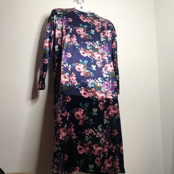 Velvet Cardigan/ Robe - Picture 5 of 7